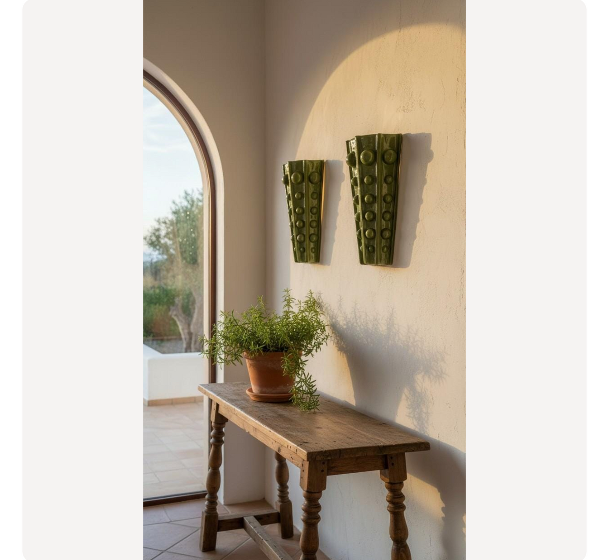 Queen — Wall Sconce